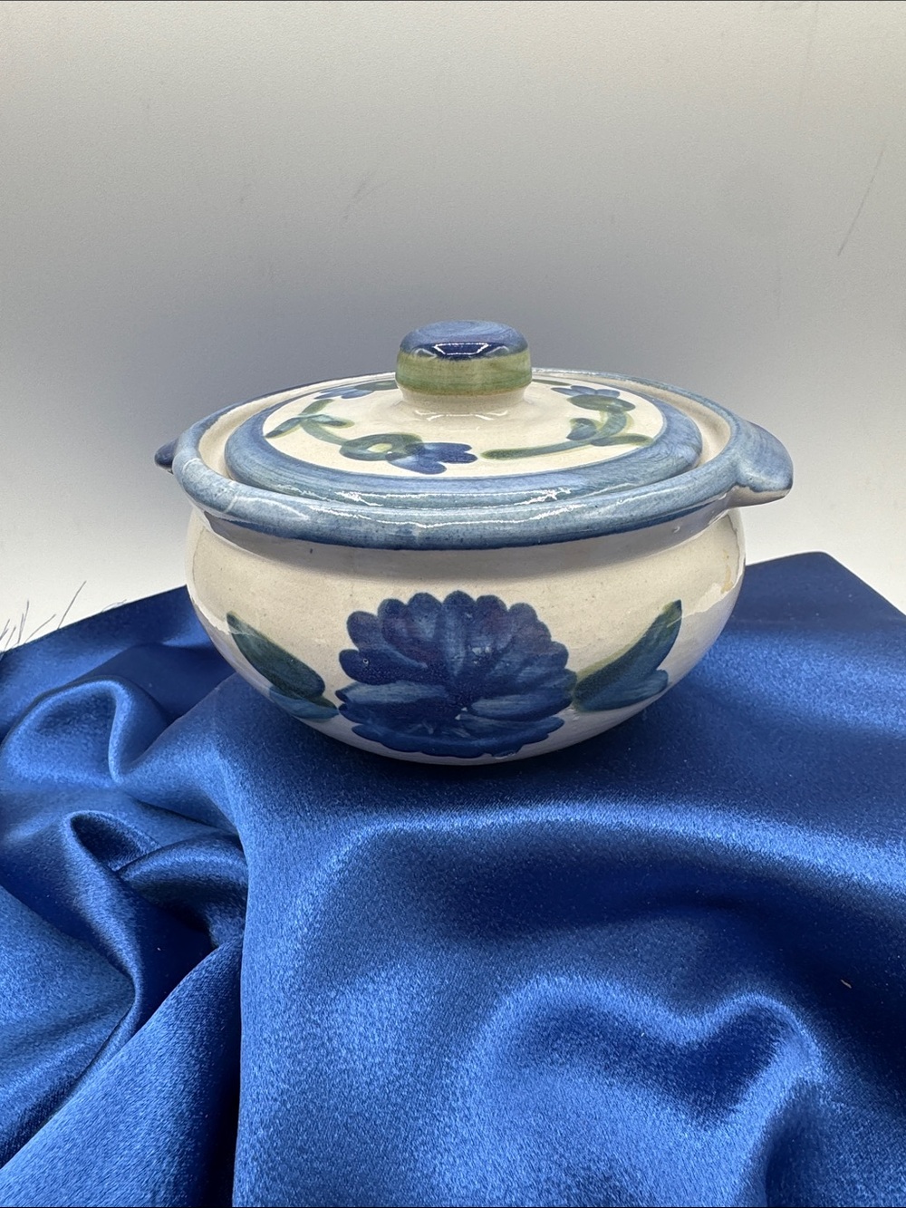 Vintage Louisville Stoneware Round Covered Individual Casserole Dish with Lid.